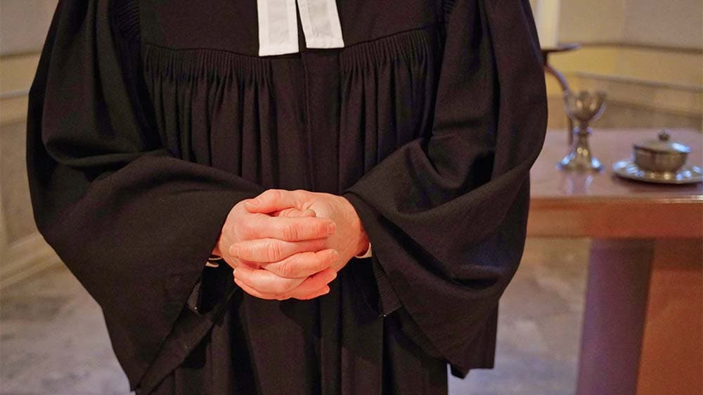 Beamtenstatus von Pfarrern gehört auf den Prüfstand