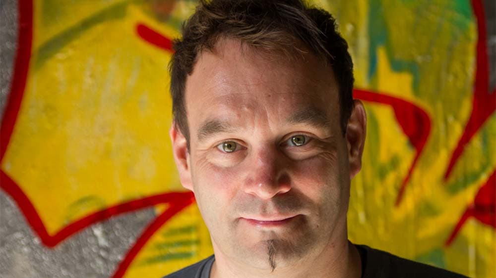 Volker Surmann gewinnt Evangelischen Buchpreis