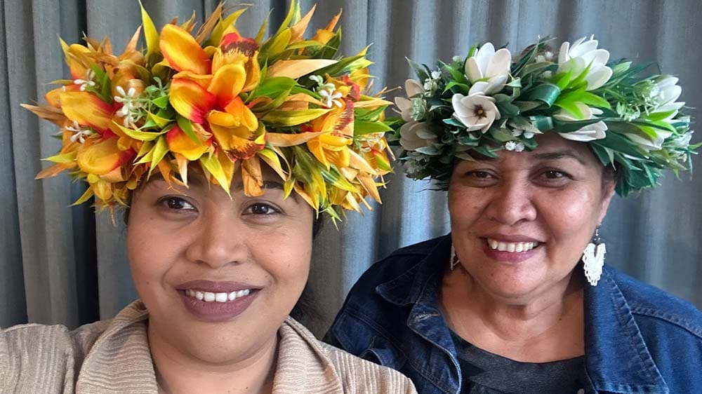 Frauen sind bereit für den Weltgebetstag auf den Cookinseln