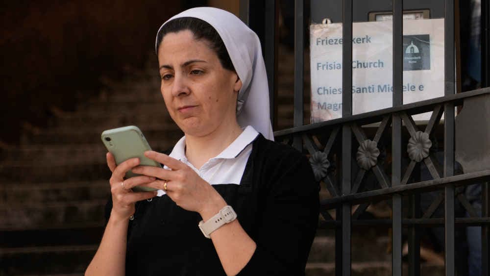 Wie digitale Spielereien den Papst zum Internetstar machen