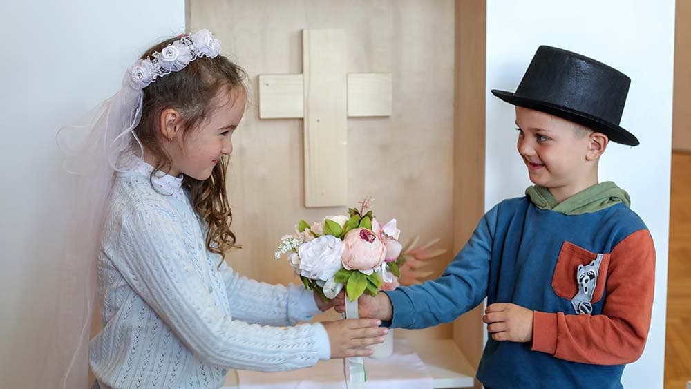 Wenn Ernest und Emilie Kita-Hochzeit feiern