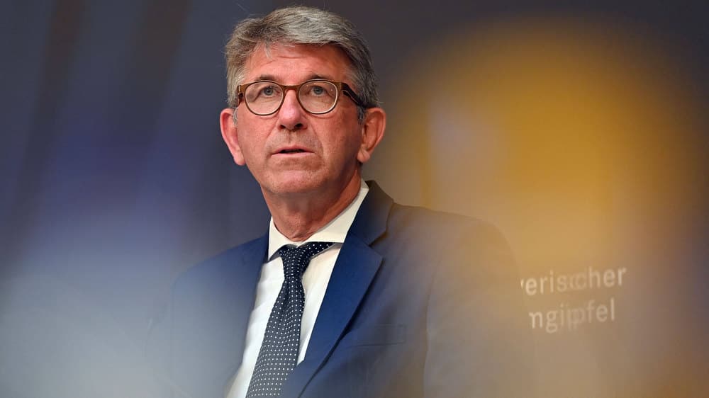 Kulturstaatsminister Weimer überträgt seine Verlagsanteile