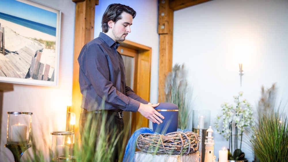 Immer mehr junge Menschen wollen Bestatter werden – vor allem Frauen