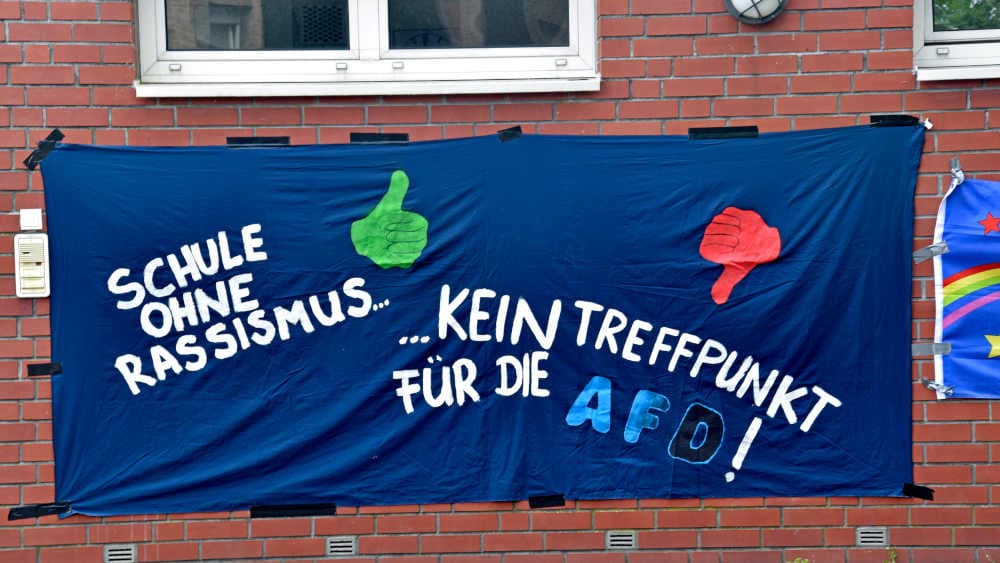 GEW besorgt über Einfluss der AfD auf Schulen