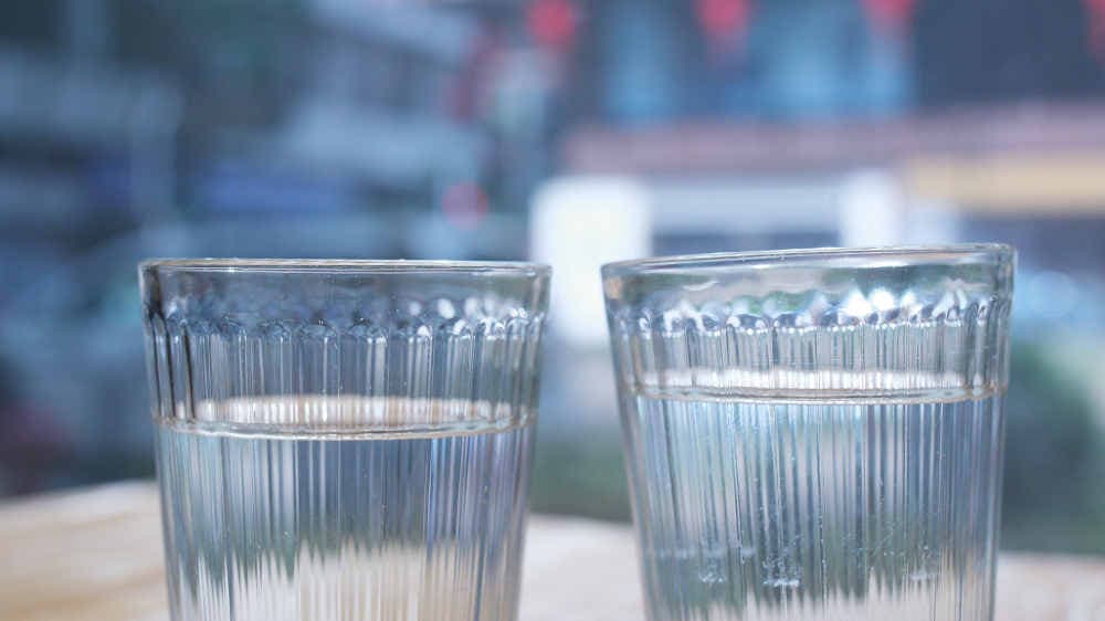 Linkenchef van Aken fordert kostenloses Wasser im Restaurant