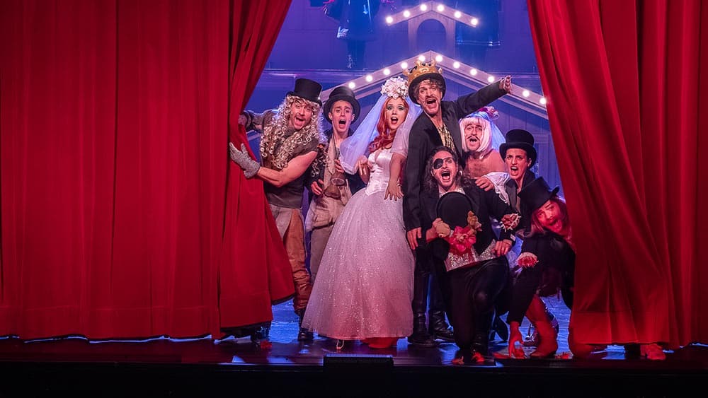 „Monty Python’s Spamalot“: Großer Spaß im kleinen Haus