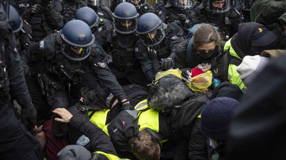 Mehr als 50 verletzte Polizisten bei Anti-AfD-Protesten