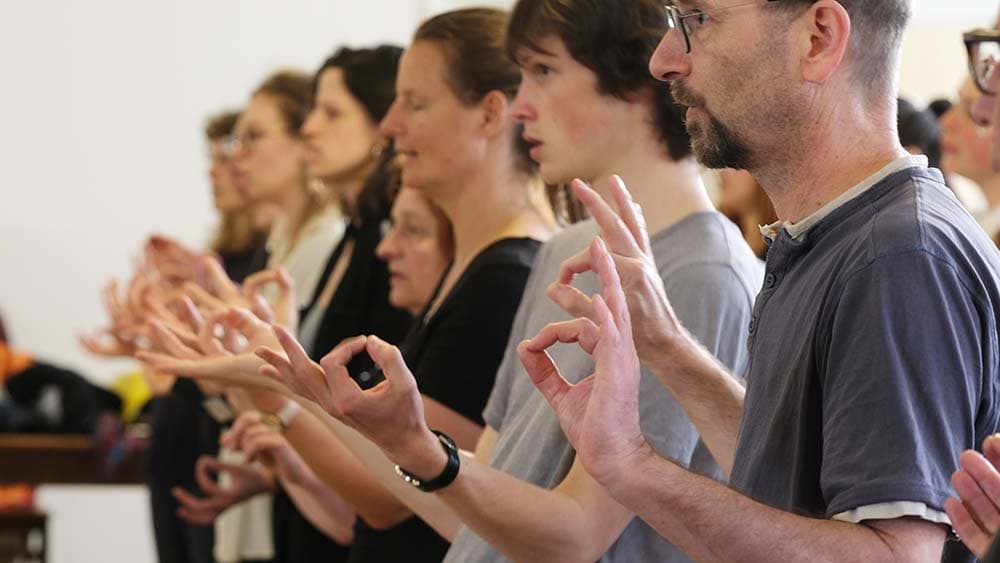 Warum gehörlose Menschen sich in vielen Kirchengemeinden nicht gesehen fühlen