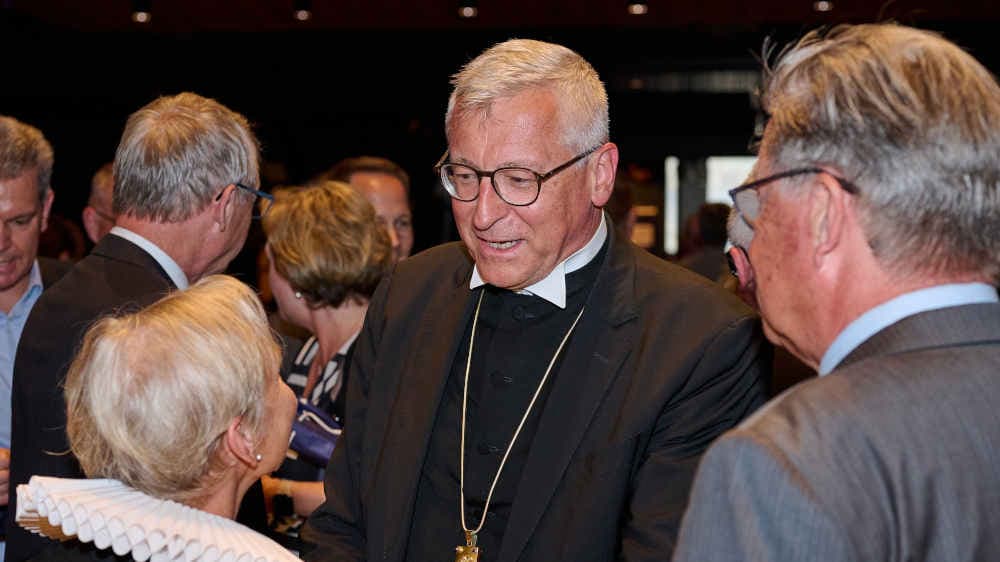 Militärbischof Felmberg hofft auf genügend Freiwillige für Bundeswehr