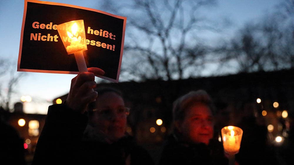 Holocaust-Gedenken: Erinnerung braucht Orte und Menschen