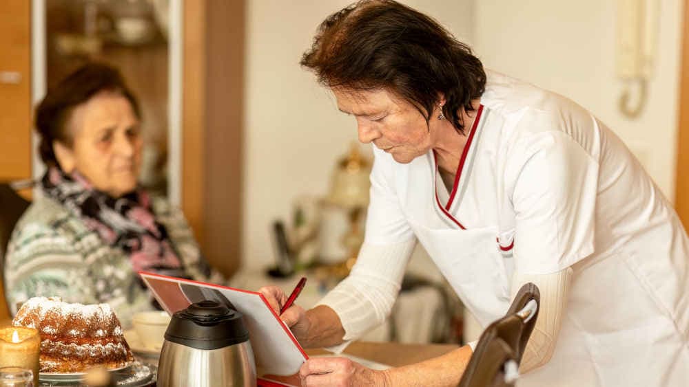 Medizinischer Dienst sieht Mängel bei Betreuung Pflegebedürftiger